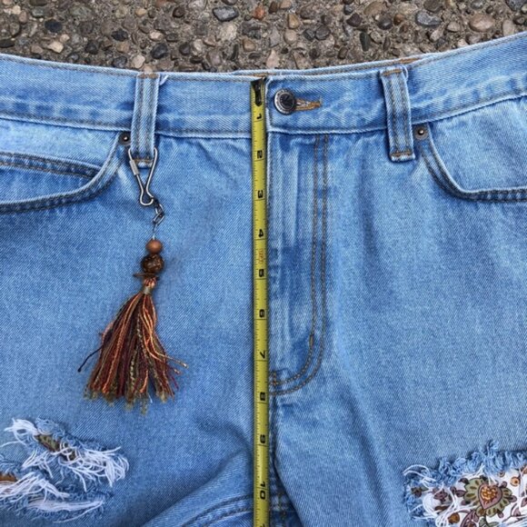💫HOST PICK 💫 BOHO HIGH WAIST LIGHT DENIM DISTRESSED JEAN SHORTS SIZE 33/34 - Picture 11 of 13
